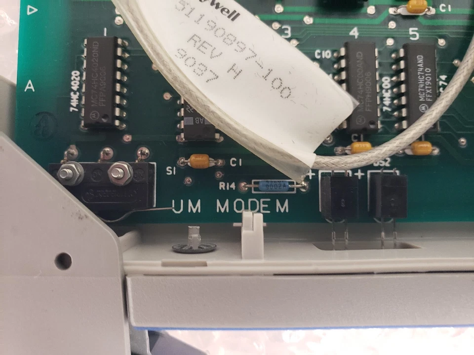 Honeywell 51304163-300 J UM Modem Board Card Module 51190913-200 B-13 - Image 3